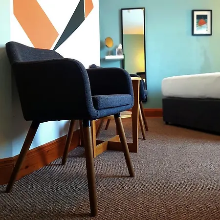 Hotel The To The West
