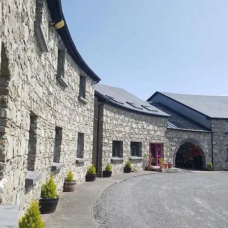 Hotel The To The West 3*