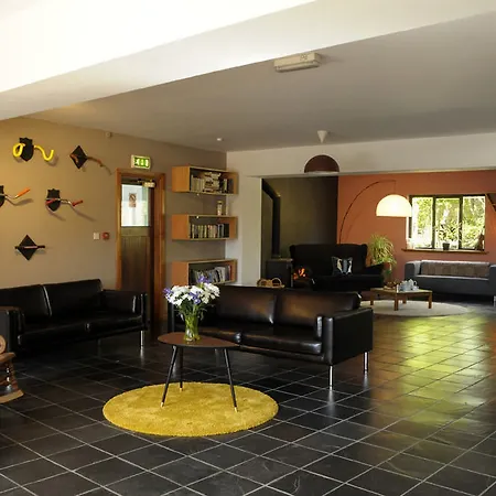 Hotel The To The West