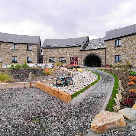 Hotel The To The West 3*