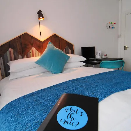 The To The West Hotel