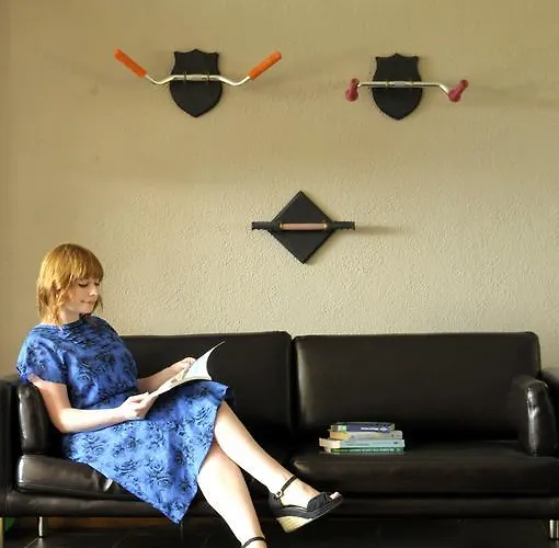 מלון The To The West