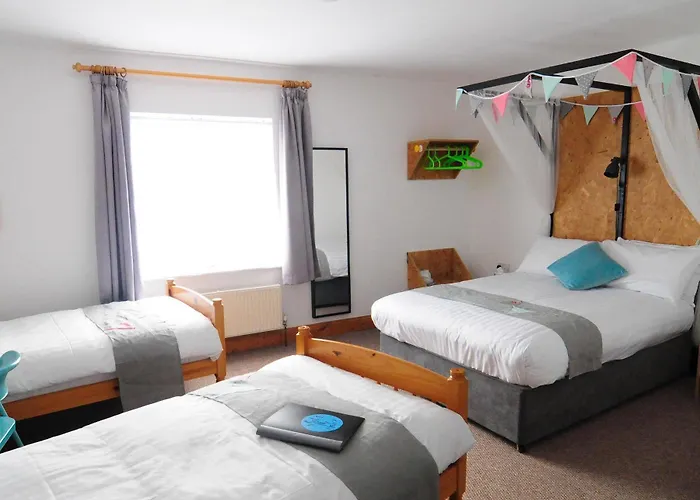 The To The West 3* Connemara