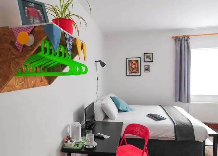 מלון The To The West